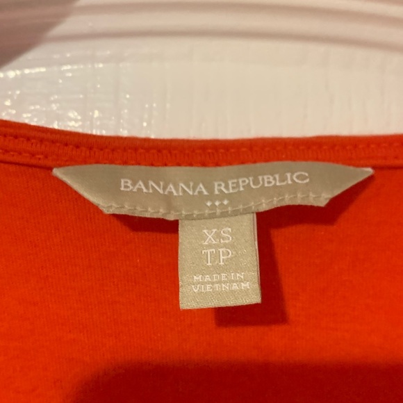 Banana Republic orange lace lined top, size XS - Picture 4 of 4